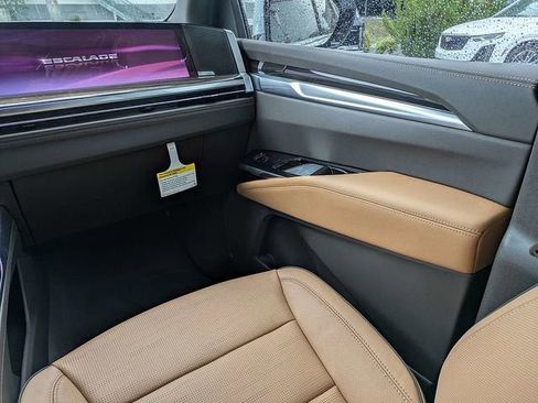 New 2026 Cadillac Escalade ESV Luxury w/ Touring Package AWD/4WD image 19