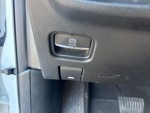 Used 2023 Jeep Grand Cherokee L Limited w/ Black Appearance Package image 22