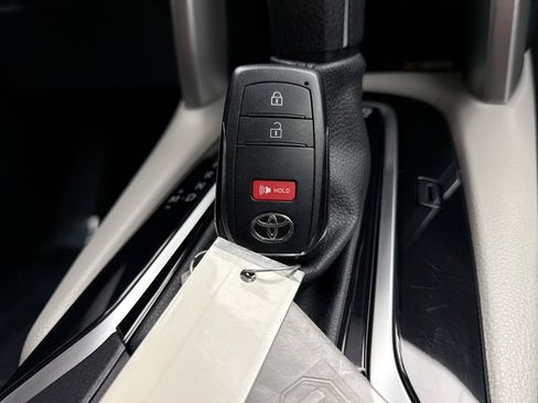 Used 2022 Toyota Corolla Cross LE image 23