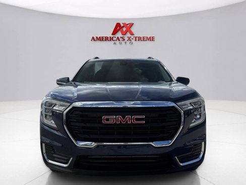 Used 2023 GMC Terrain SLE w/ Driver Convenience Package image 8