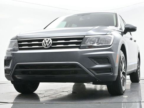 Used 2021 Volkswagen Tiguan SE FWD image 40