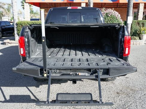 Used 2018 Ford F150 Platinum w/ Equipment Group 701A Luxury image 9