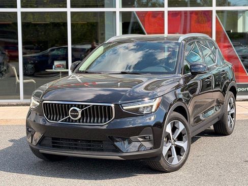 Used 2023 Volvo XC40 B5 Plus w/ Protection Package Premier AWD/4WD image 2