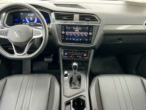 Certified 2022 Volkswagen Tiguan SE image 13