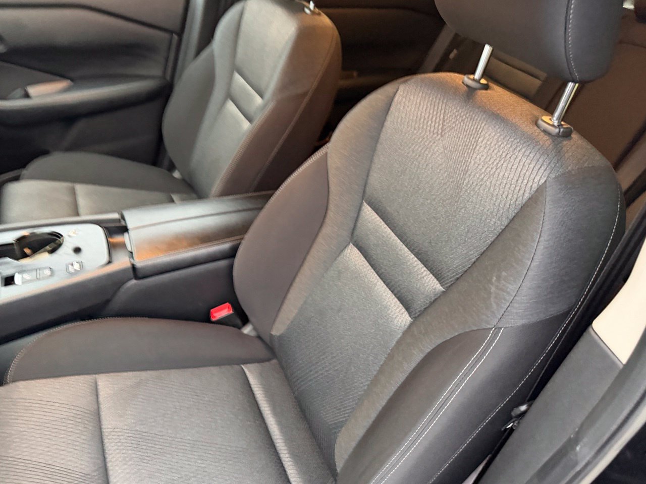 Certified 2025 Nissan Rogue SV FWD image 28