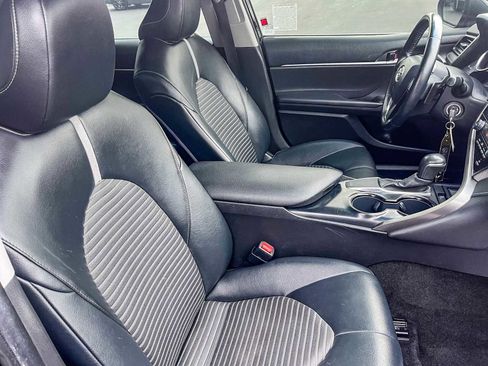 Used 2020 Toyota Camry SE image 15