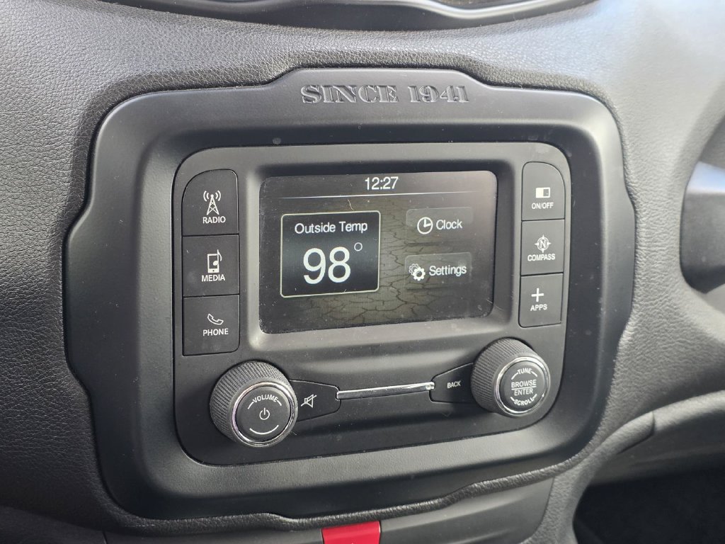 Used 2017 Jeep Renegade Latitude FWD image 11