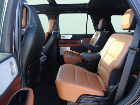 Used 2021 Lincoln Navigator Reserve image 34