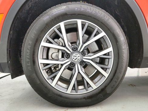 Used 2019 Volkswagen Tiguan SE FWD image 32