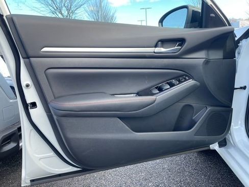 New 2025 Nissan Altima 2.5 SR image 16