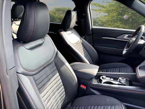 New 2026 Ford Explorer ST-Line w/ ST-Line Street Pack AWD/4WD image 8