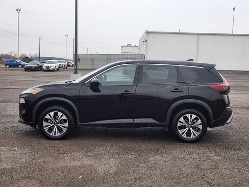 Used 2023 Nissan Rogue SV image 4