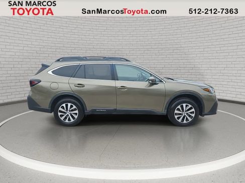 Used 2021 Subaru Outback Premium image 4