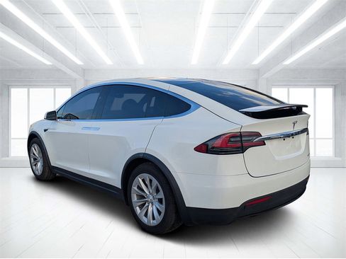 Used 2019 Tesla Model X 100D image 5