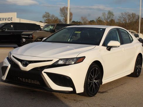 Used 2023 Toyota Camry SE image 10