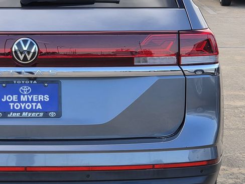 Used 2024 Volkswagen Atlas SE w/ Black Wheel Package FWD image 9