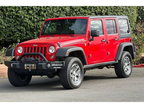 Used 2014 Jeep Wrangler Unlimited Rubicon w/ Connectivity Group AWD/4WD image 10