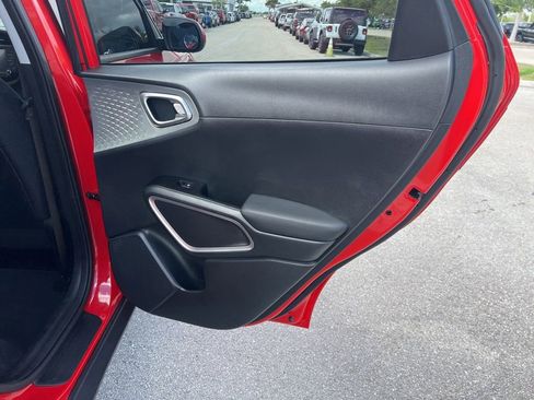 Used 2025 Kia Soul LX FWD image 38