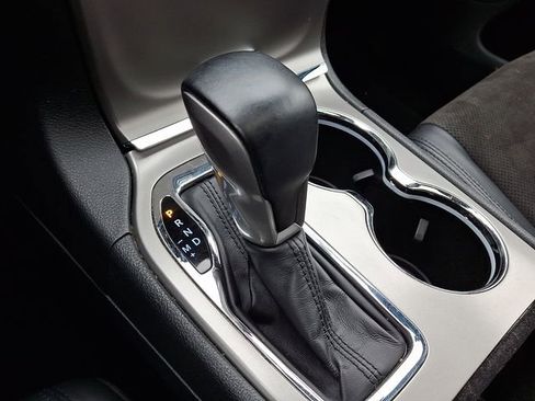 Used 2021 Jeep Grand Cherokee Laredo X image 15