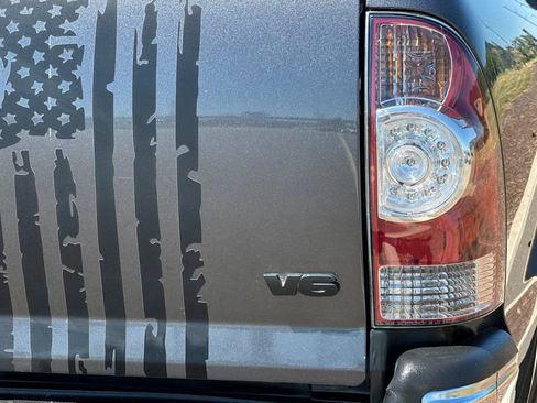 Used 2014 Toyota Tacoma 4x4 Double Cab w/ Limited Package image 31