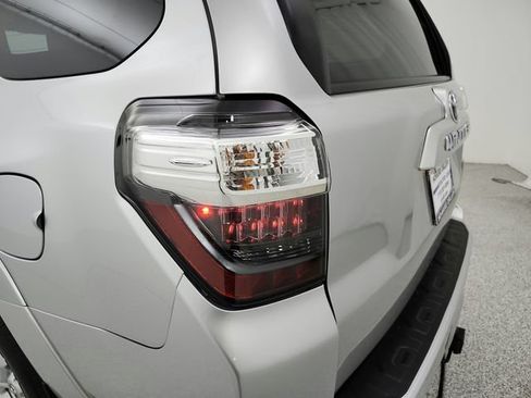 Used 2016 Toyota 4Runner SR5 AWD/4WD image 26
