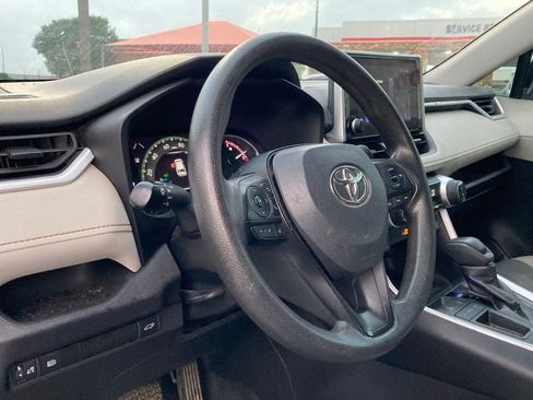 Used 2024 Toyota RAV4 XLE w/ Convenience Package FWD image 9