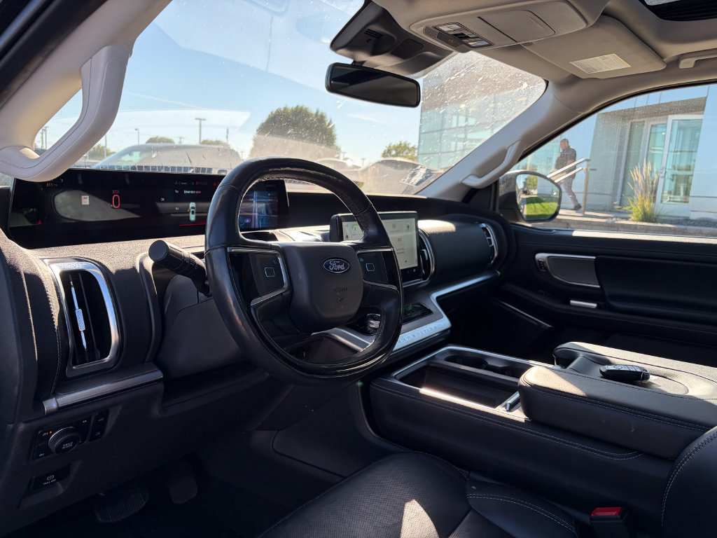 Used 2025 Ford Expedition Max Platinum AWD/4WD image 9