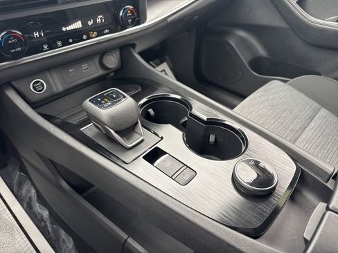 Used 2023 Nissan Rogue SV image 23