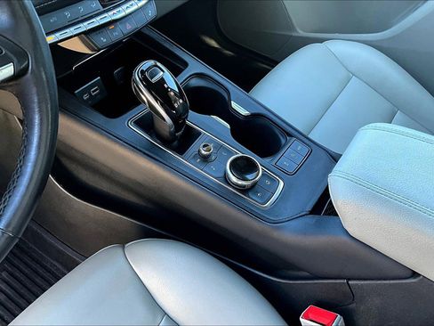 Used 2022 Cadillac XT4 Luxury w/ Cold Weather Package image 10