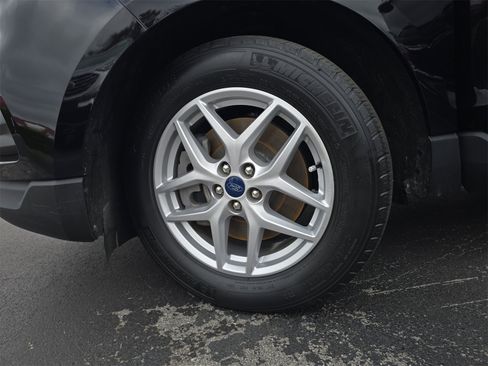 Certified 2021 Ford Edge SE image 26