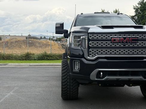 Used 2022 GMC Sierra 3500 Denali w/ Denali Black Diamond Edition AWD/4WD image 4