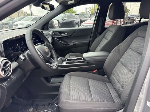 Used 2025 Chevrolet Equinox LT FWD image 17