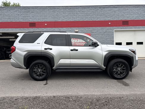 Used 2025 Toyota 4Runner SR5 AWD/4WD image 2