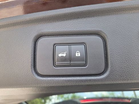 Used 2022 Nissan Pathfinder Platinum w/ Cargo Package AWD/4WD image 10