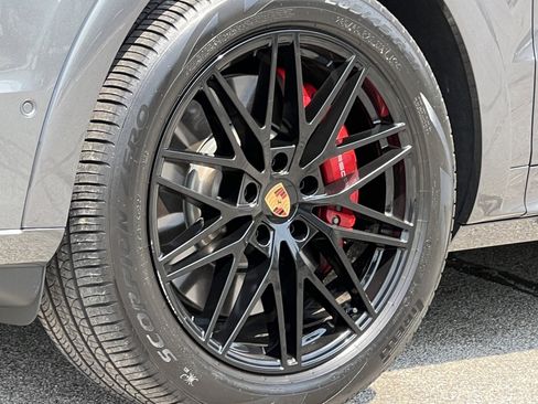 Certified 2025 Porsche Cayenne S image 12