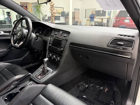 Used 2015 Volkswagen Golf 4-Door FWD image 19