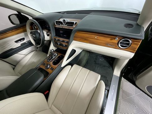 Used 2023 Bentley Bentayga Extended Wheelbase AWD/4WD image 19