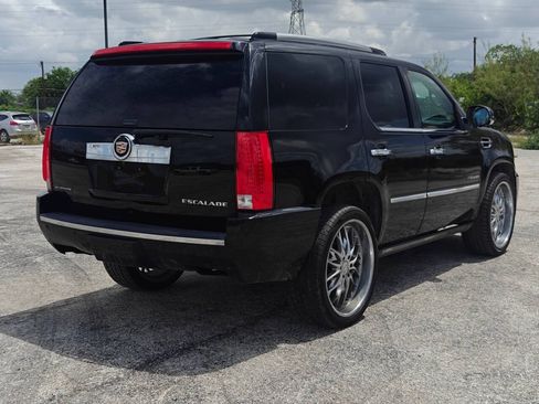 Used 2013 Cadillac Escalade Platinum RWD image 4