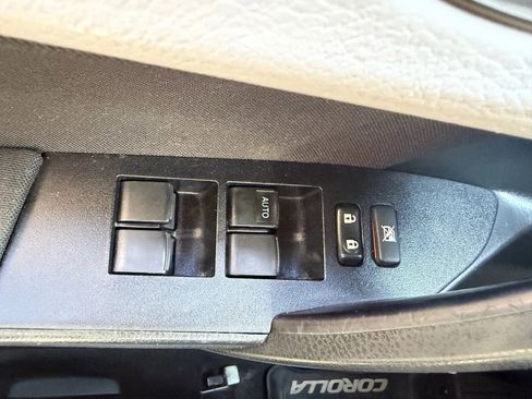 Used 2019 Toyota Corolla LE image 23