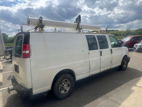 Used 2014 Chevrolet Express 2500 Extended RWD image 3