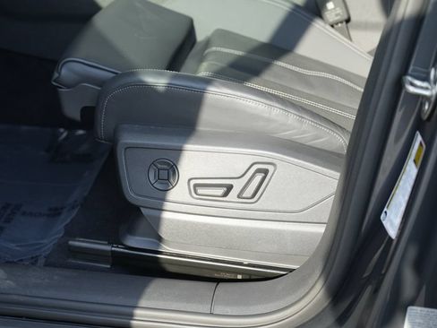 Used 2025 Audi Q5 Premium Plus w/ Premium Plus AWD/4WD image 18