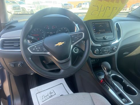 Used 2022 Chevrolet Equinox LS FWD image 11