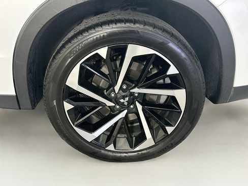 Used 2024 Mitsubishi Outlander SE image 11