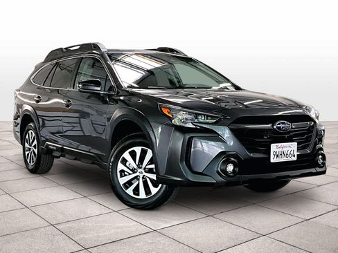 Used 2025 Subaru Outback Premium image 2
