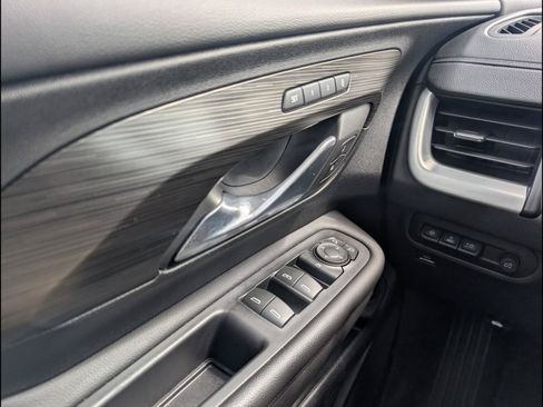 Used 2023 GMC Terrain SLT w/ Tech Package FWD image 21
