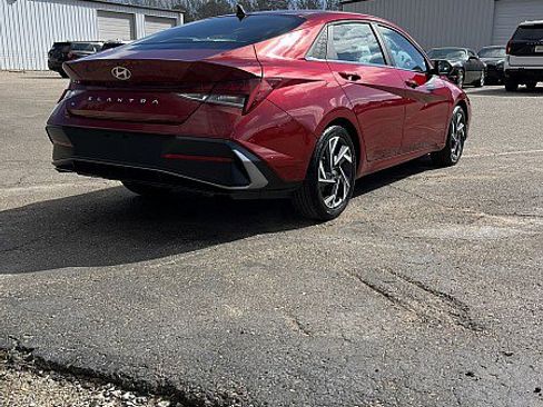 Used 2025 Hyundai Elantra SEL FWD image 7