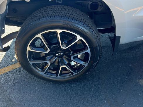 Used 2021 Chevrolet Silverado 1500 LT AWD/4WD image 33