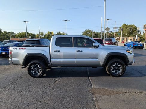 Used 2022 Toyota Tacoma TRD Off-Road AWD/4WD image 10