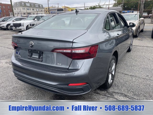 Used 2024 Volkswagen Jetta SE FWD image 8