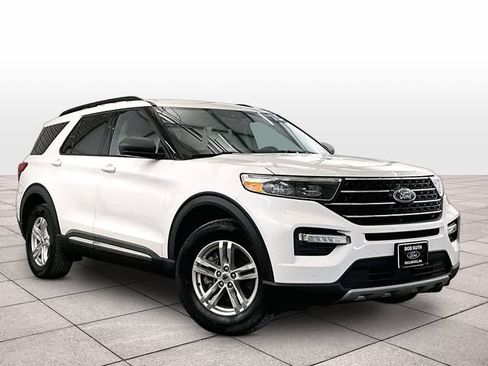 Used 2021 Ford Explorer XLT w/ Equipment Group 202A AWD/4WD image 2